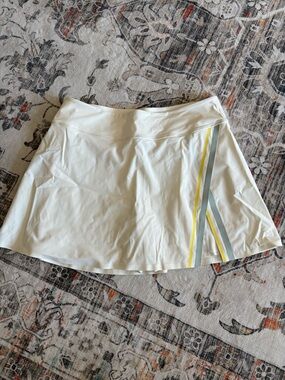 Wilson Sandstone Slice Tennis Skirt with yellow sage green stripe details size L